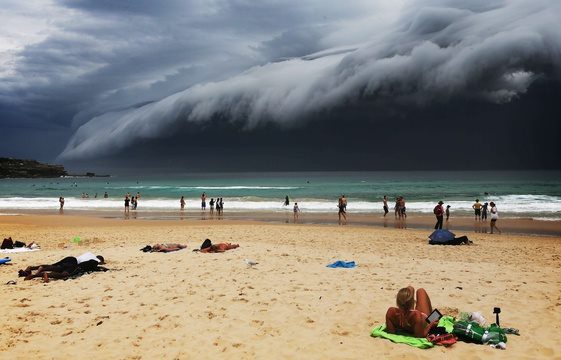  Australie - Un immense mur de nuages à Sydney