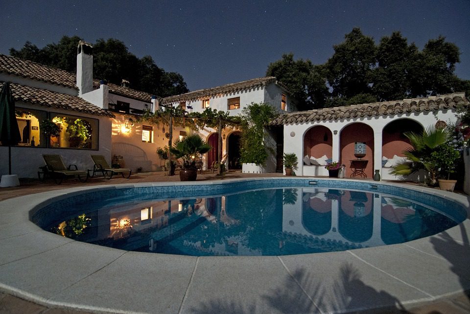 5 bonnes raisons de louer une villa de vacances avec piscine