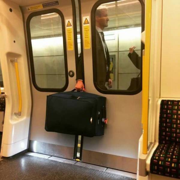 valise coincée porte métro