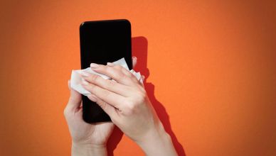 Voici pourquoi et comment bien désinfecter son smartphone