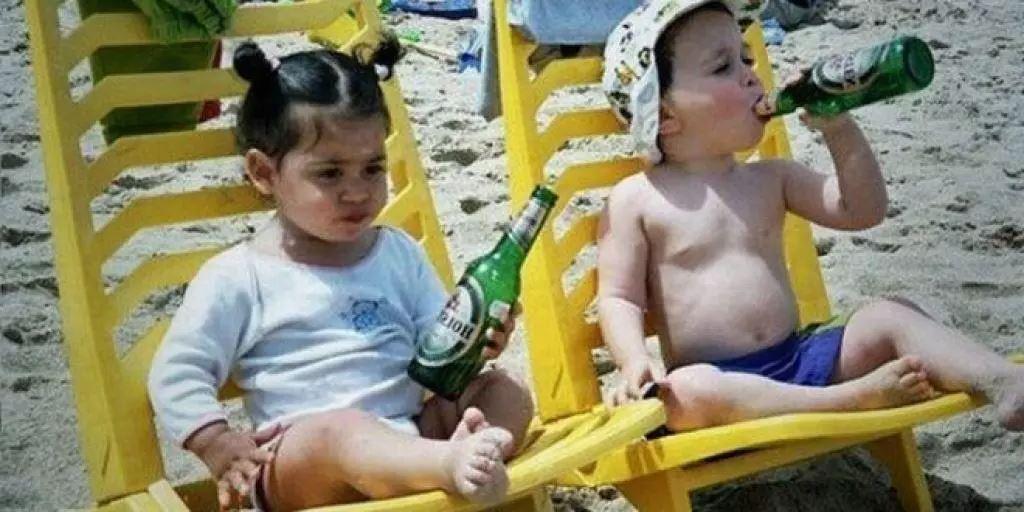 bière à la plage enfant